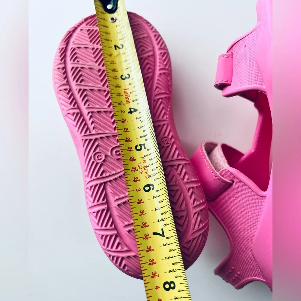 Crocs girls pink swiftwater sandals 12